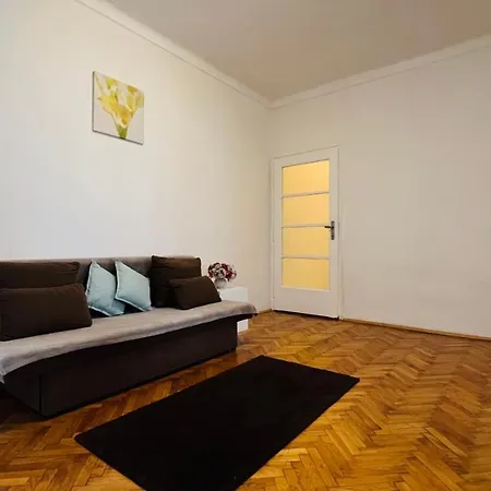 Cosy Flat In The Heart Of